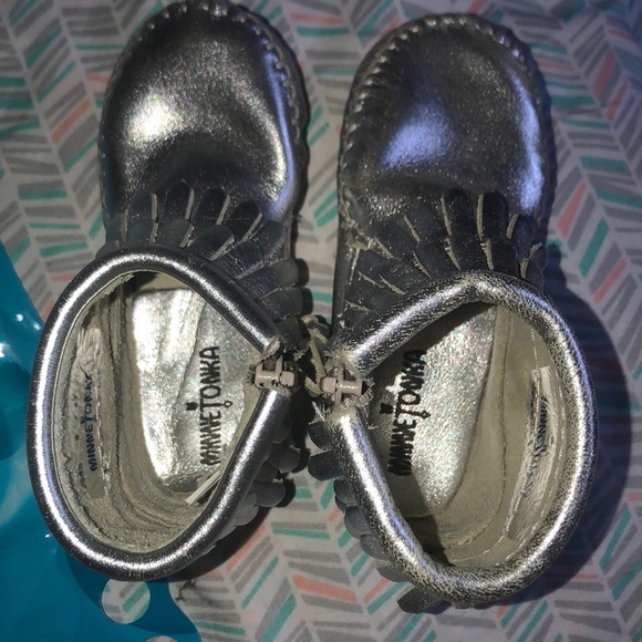 Minnetonka size 5 toddler shoes - Picture 1 of 3